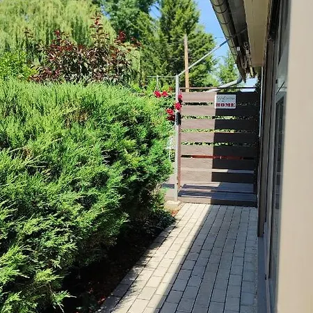 Apartament 2+2szemelyes Apartman Kerttel